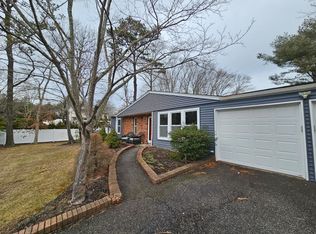 9 Northridge Dr, Coram, NY 11727
