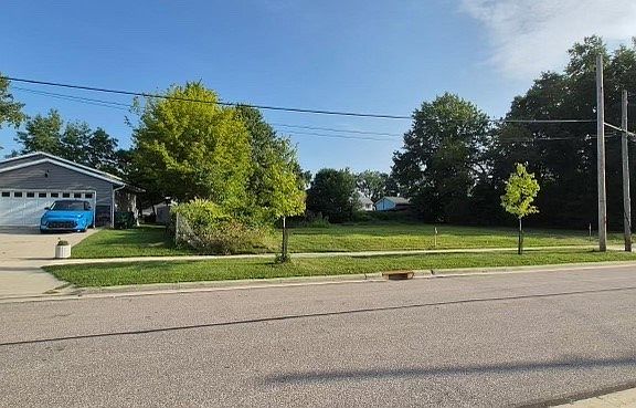 3rd image of Case St