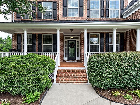 3rd image of 404 Crooked Pine Dr