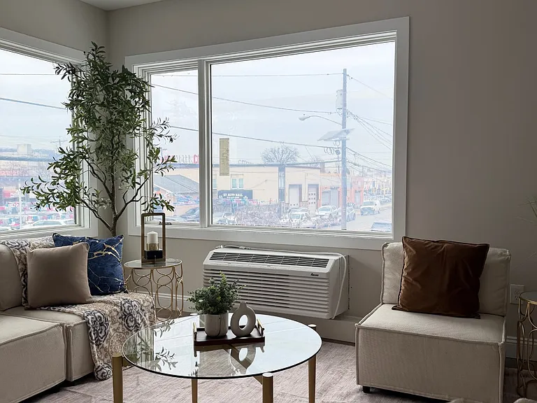 Lakeview Apartments — Photo 6