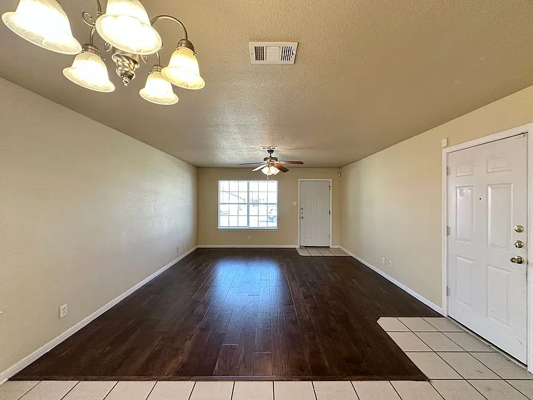 4304 Elms Run Cir — Photo 5