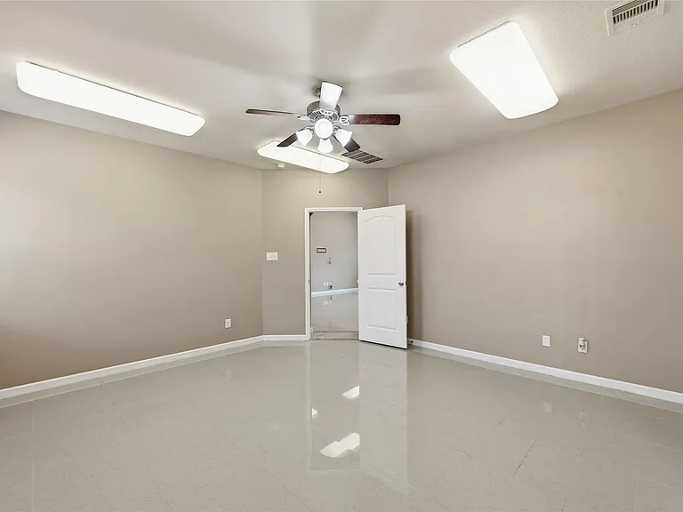 8234 Hall View Dr — Photo 15