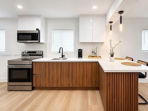 5th image of 1305 NW 5th Ave