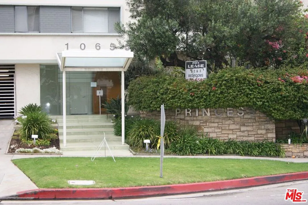 2 bed, 2.0 bath, 1400 sqft, $4,000 — Photo 4
