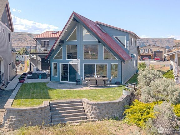 4th image of 25053 SW Wanapum Street