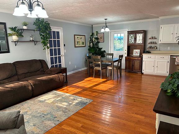5th image of 112 Reed Pl