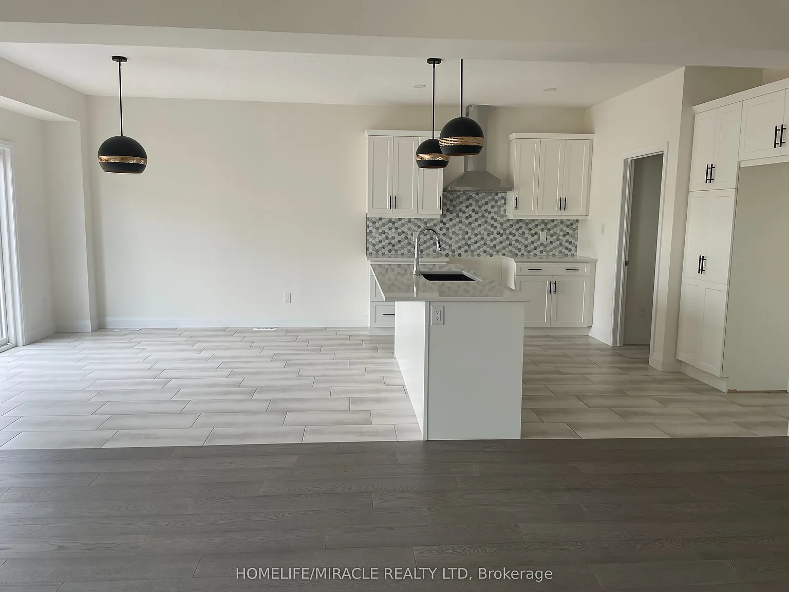 4 bed, $2,899 — Photo 3