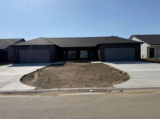 2725-2727 Greenleaf Cir, Wichita, KS 67210