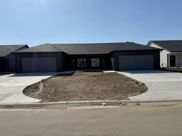 2725-2727 Greenleaf Cir, Wichita, KS 67210