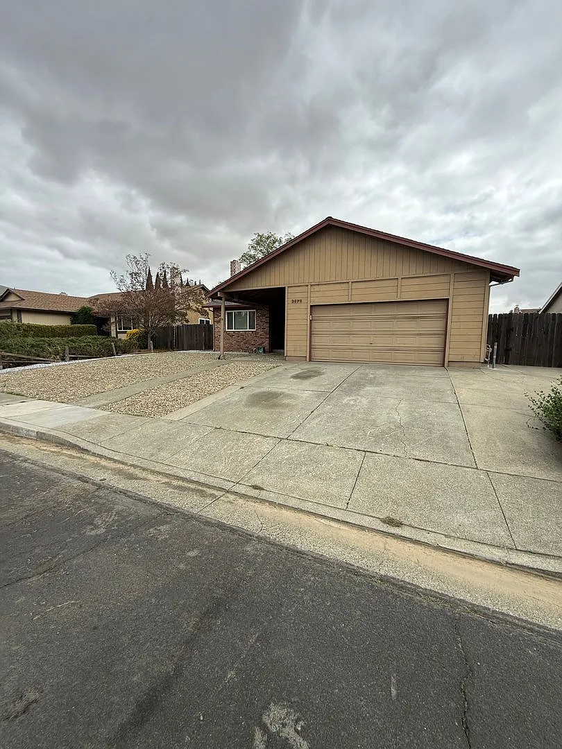 Refurbished 4 Bedroom Home — Photo 1