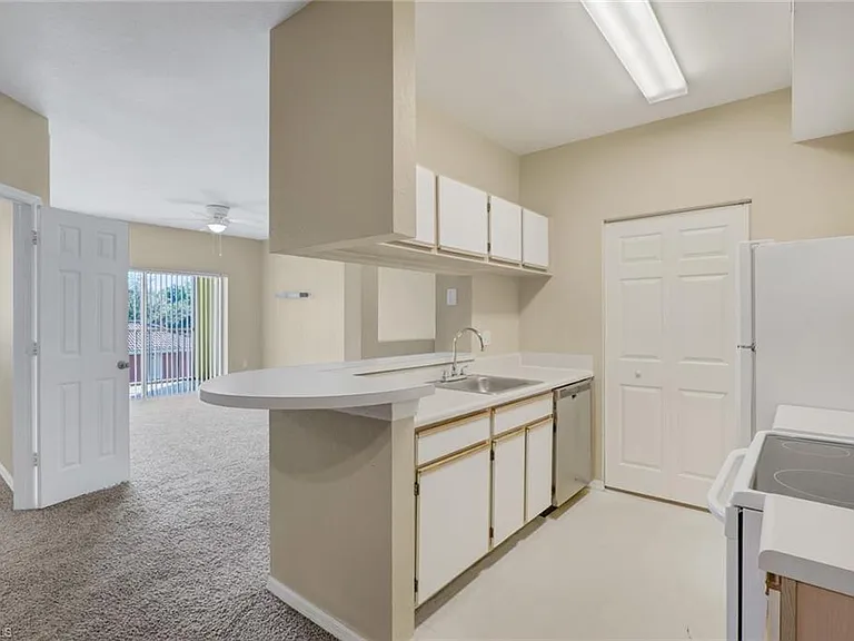 6321 Aragon Way #206 — Photo 10