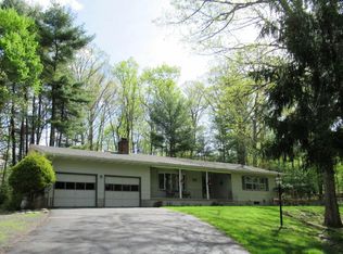 5429 Deerfield Dr, Stroudsburg, PA 18360