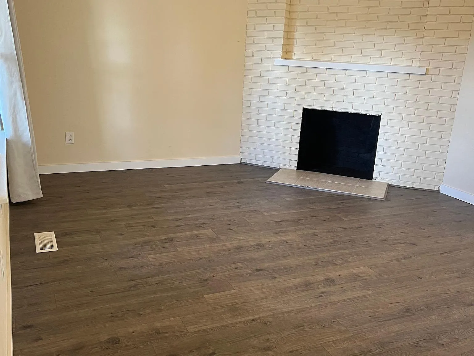 3 bed, 1043 sqft, $2,200 — Photo 4