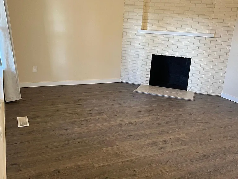 674 Illinois Ave NE — Photo 4