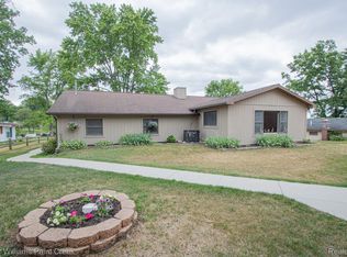 1027 Lakeshore Dr, Columbiaville, MI 48421