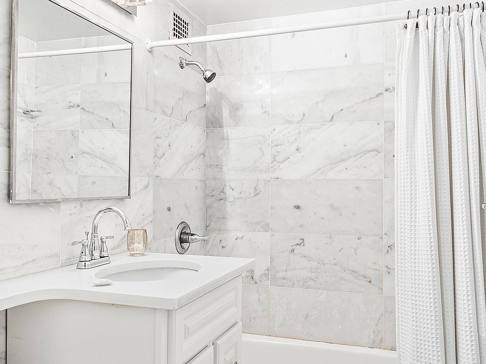 2nd image of 200 E 58th St APT 14G