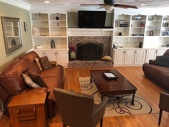 Custom Built in Shelves