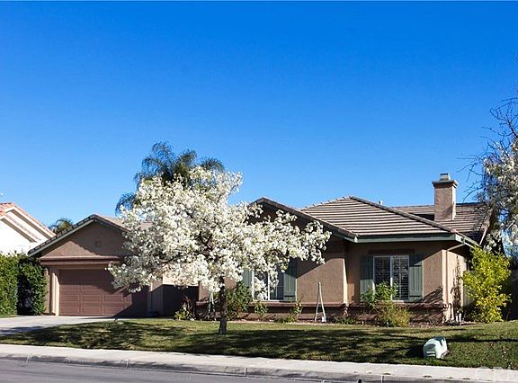 4th image of 42350 Thoroughbred Ln