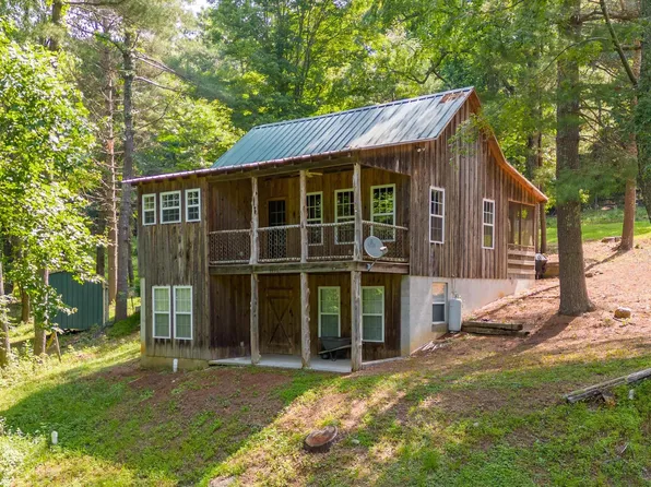 1454 Julia Simpkins Rd, Hiwassee, VA 24347