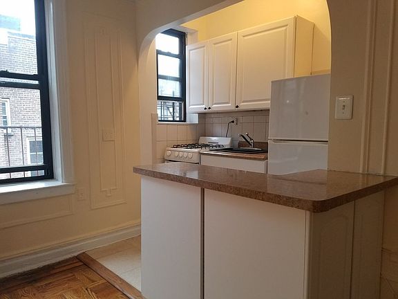 2nd image of 4115 45th St APT 6C