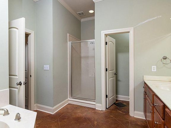 5th image of 1133 E Wellsgate Dr