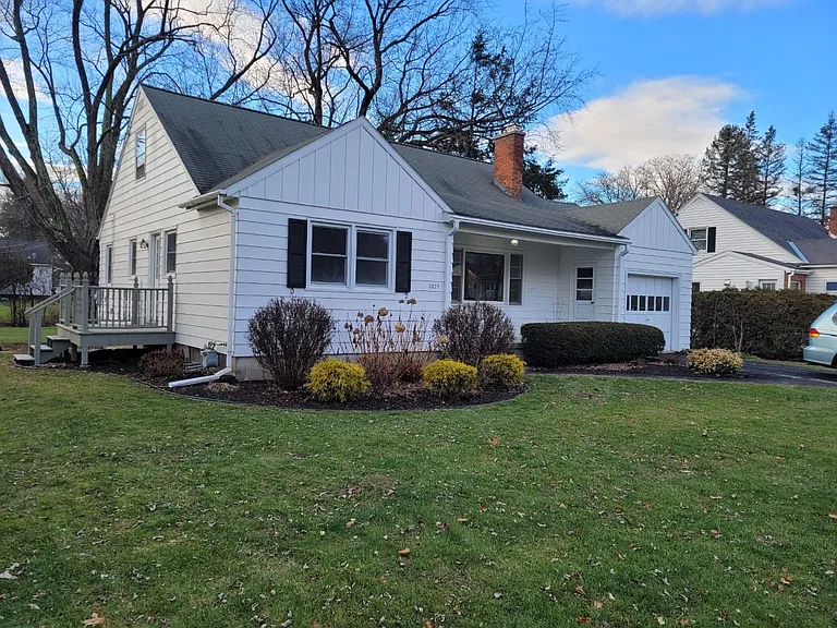 2023 Fairlawn Pkwy — Photo 1