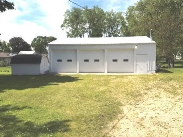 Rousch St, Lena, IL 61048