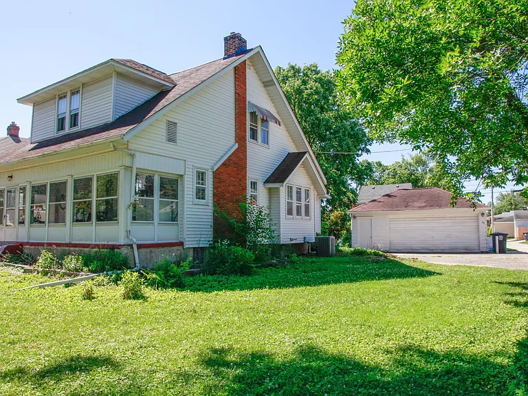 20 Corona Ave — Photo 2