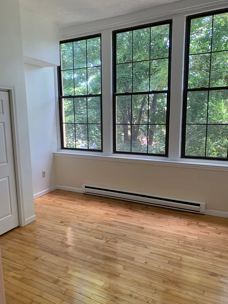 Building Photo - 72 Maple Street