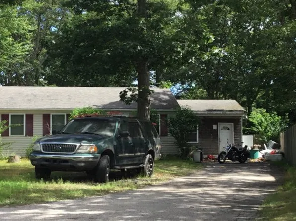 10 Lake Rd, West Yarmouth, MA 02673