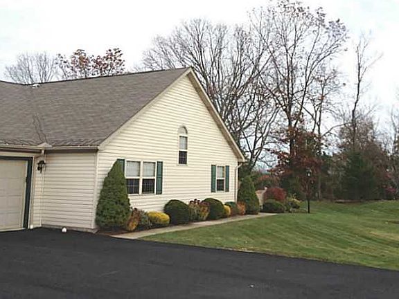 3rd image of 136 Carriage Dr #136