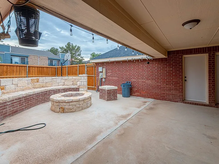 4715 Bishops Castle Dr — Photo 33