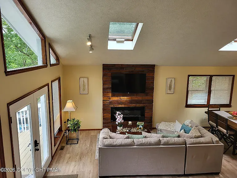 251 Dorchester Dr — Photo 25