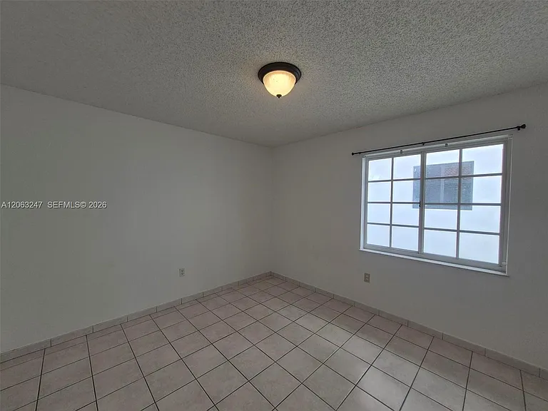 1366 SW 4th St #3 — Photo 8