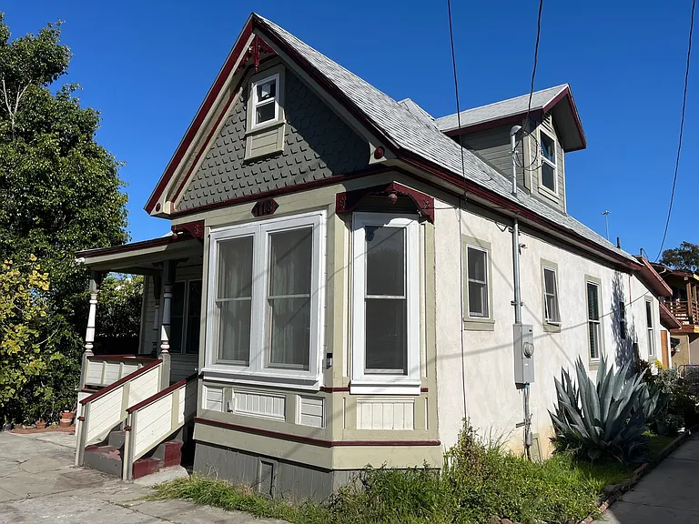 718 Echandia St — Photo 3