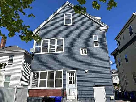 5th image of 123-125 Laurel St APT 207