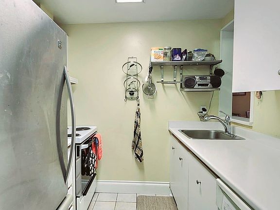 4th image of 811 Helmcken St #208