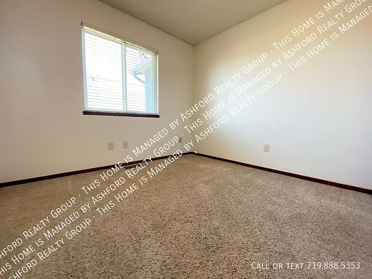335 Trapper Ln — Photo 6