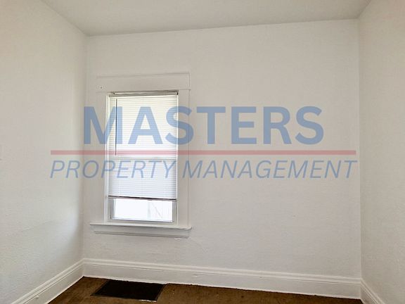 5th image of 420 Everett St