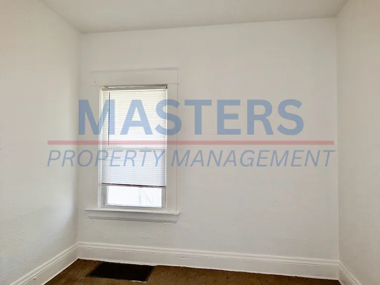 420 Everett St — Photo 5