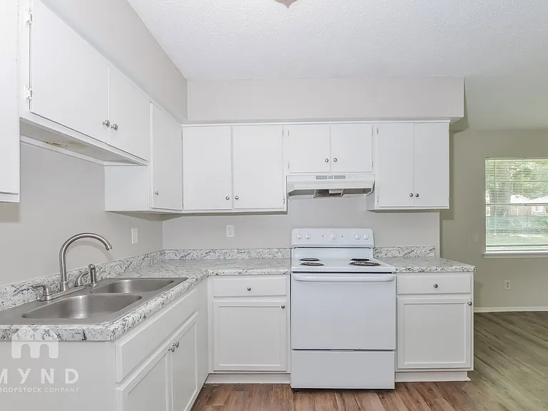 6875 Embassy Cir — Photo 9