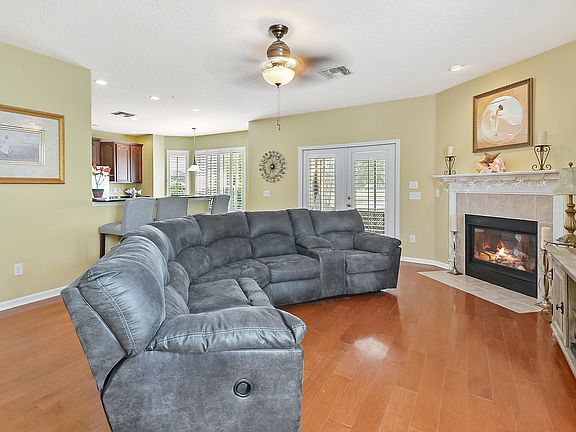 5th image of 199 Silver Glen Ave