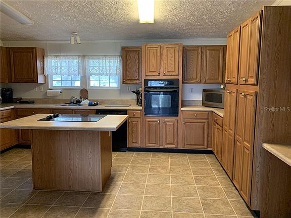 4th image of 3044 NE Hurst Dr