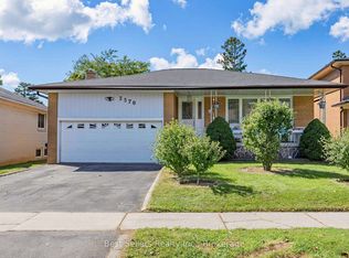 3570 Autumn Harvest Dr, Mississauga, ON L4Y 3S1