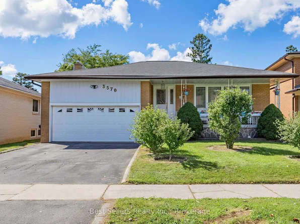 3570 Autumn Harvest Dr, Mississauga, ON L4Y 3S1