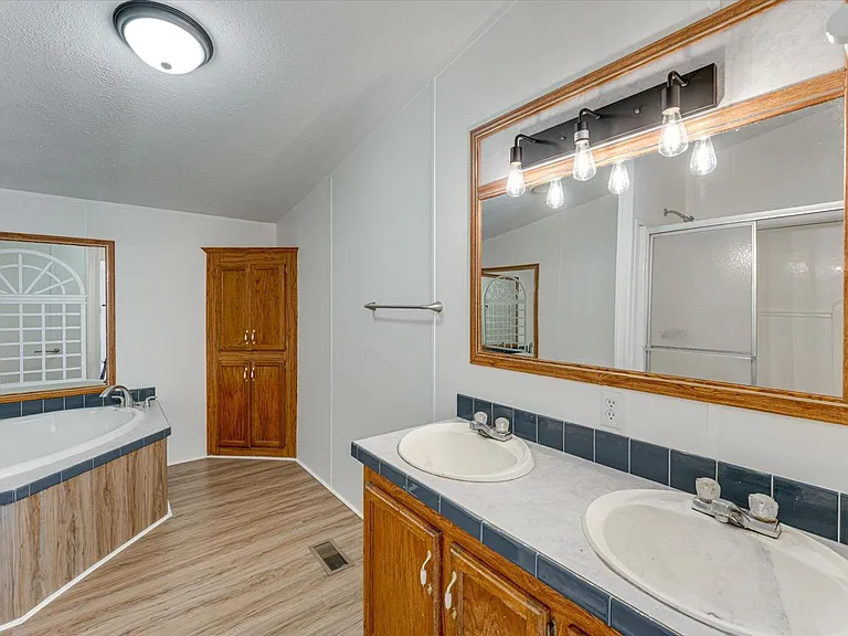 10708 Canyon Cir — Photo 7