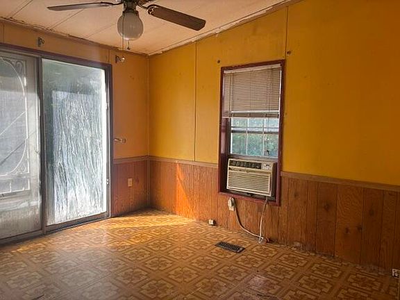 3rd image of 16 Steepleview Court