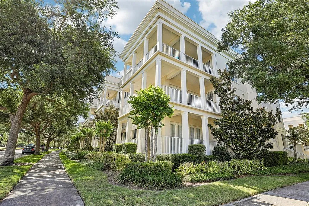 3 bed, 2.0 bath, 1307 sqft, $3,250 — Photo 1