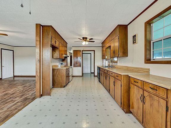 3rd image of 190 Glensara Dr NW