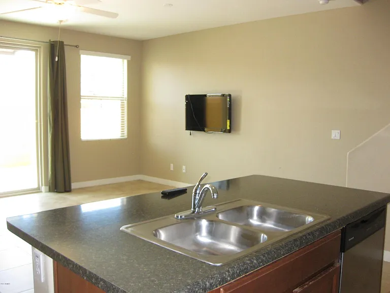1143 E Cedar St — Photo 5